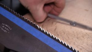 how to sharpen a saw